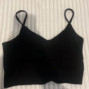 byeee this shirt makes my 🍒 look 👏👏👏 it’s crossed around the chest